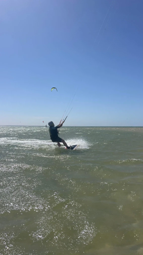 5 Days / 4 Nights Hotel + 9H Kitesurf